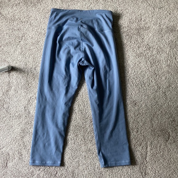 OldNavy Active Capris - Picture 3 of 3